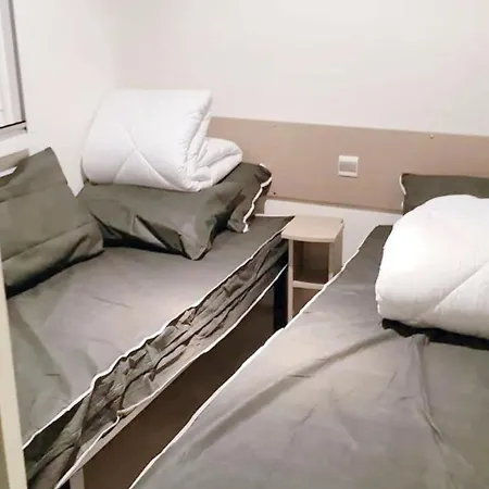 Holiday home Confortable A Avec Piscine Partagee